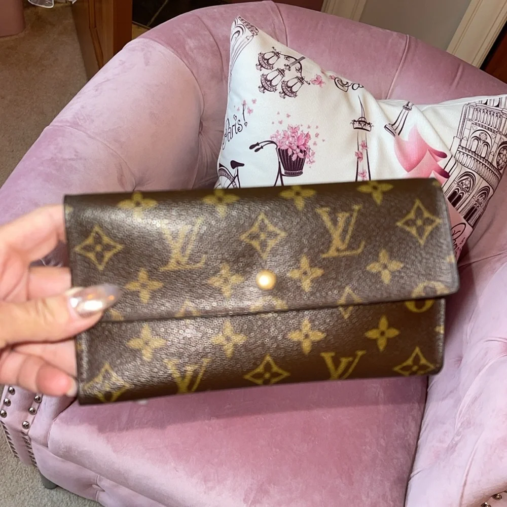 Like New Louis Vuitton Monogram Pattern Leather Continental Wallet. - Picture 11 of 14